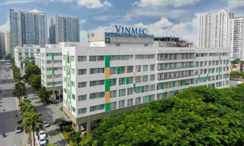 Minh họa sự hiện đại và quy mô của Bệnh viện Vinmec Đà Nẵng so với các cơ sở y tế khác, có thể là hình ảnh tòa nhà bệnh viện nhìn từ bên ngoài, thể hiện sự bề thế.